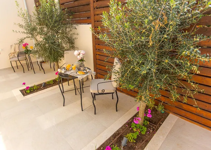 Back In Time Luxury 2 *