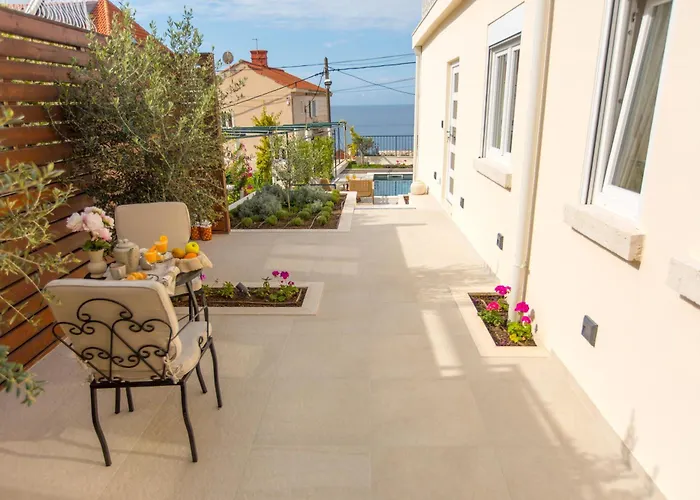 Back In Time Luxury 2 *