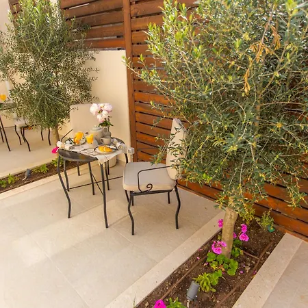 Back In Time Luxury 2 *